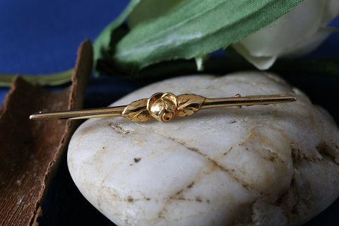 Gold brooch with a beautiful rose, 14 carat gold, stamped 585.