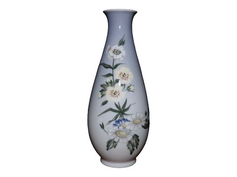 Royal Copenhagen
Vase with blue and white flowers