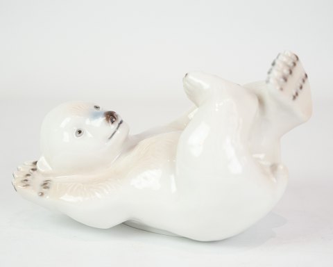 Porcelain figurine - Polar bear cub - Merete Agergaard - B&G - no. 2537
Great condition
