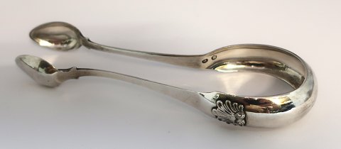 Musling. Sølvbestik (830). Sukkertang. Længde 15 cm. Produceret 1841.