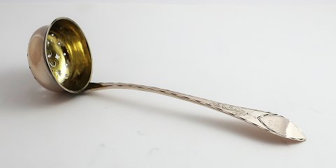 Poul Jensen Theilgaard, Odense. Silberner Zuckerlöffel. Länge 18 cm. Hergestellt 
zwischen 1792 und 1820