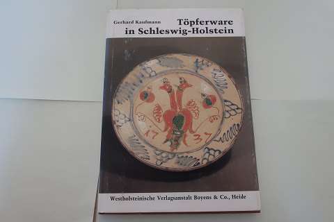 Töpferware in Schleswig-Holstein
Af Gerhard Kaufmann
Westholsteinische Verlagsanstalt Boyens & Co., Heide
In a good condition
