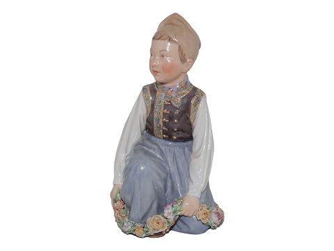 Royal Copenhagen overglasur figur
Dreng i egnsdragt fra Amager