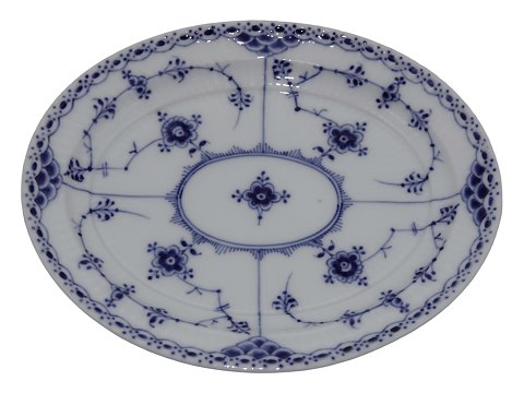 Blue Fluted Half Lace
Small platter 18.5 cm.