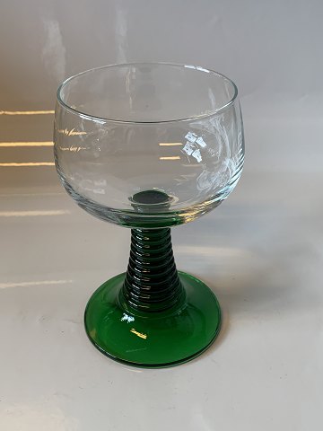 Rømer Red wine glass with green base
Height 13.7 cm