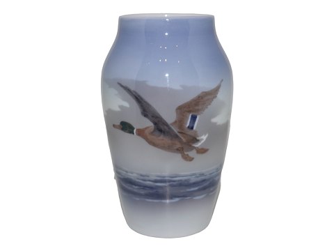 Royal Copenhagen
Small vase with flying duck