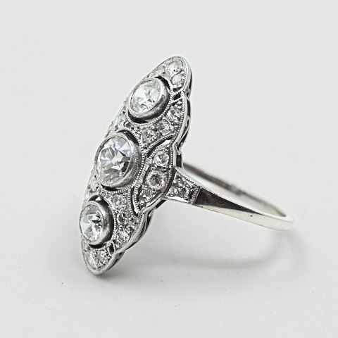 Art deco diamond ring of 14k white gold