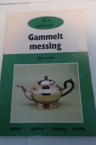 Gammelt messing (Old brass) - Historie - Fabrikker - Stempler  - pasning
Af Jens Larsen
Udgivet af Sesam Forlag
Del af serie fra forlaget
1978
Sideantal: 63
In a good condition