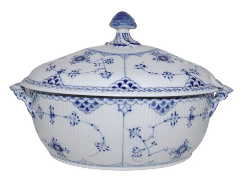 Blue Fluted Half Lace
Oblong soup tureen