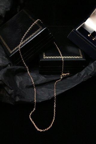 Old gold chain in 14 carat gold. 
Weight 2.2 grams. 
Length: 44cm.