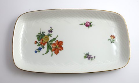 Bing & Grondahl. Saxon flower. Square dish. Model 96. Length 27.5 cm. Width 16 
cm. (1 quality)