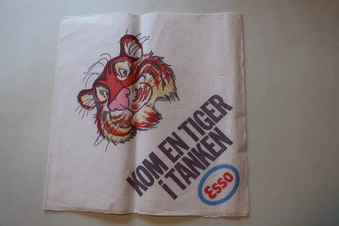 For the Collector:
Rare
Advertising serviettes/napkins from ESSO 
"Kom en tiger I tanken"
5 stk.
From the 1900-years
In a good condition, but 1 item not as good