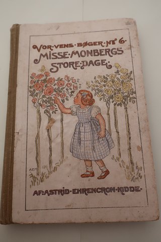 Misse Monbergs store dage 
Af Astrid Ehrencron-Kidde
Danske Læreres Forlag 
1911
Del af Vor Vens Bøger no. 6
Used condition