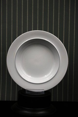 Royal Copenhagen - Aluminia Blue Line earthenware, small deep plate.
Dia.: 21cm. 
RC# 3072...