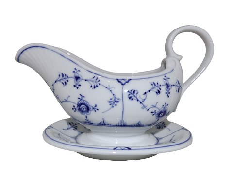 Blue Fluted Plain
Gravy boat on fixed platter