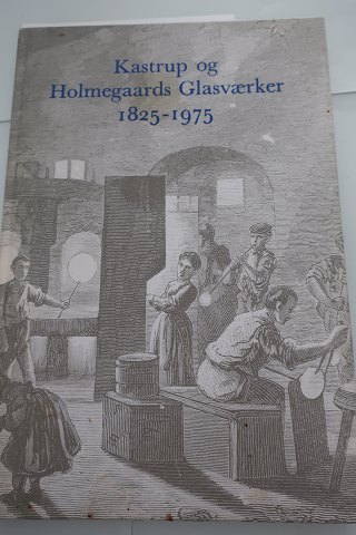 Kastrup og Holmegaards Glasværker 1825-1975
Udgivet i anledning af 150-året for grundlæggelsen
Redigeret af Gunnar Buchwald og Mogens Schlüter
Tegninger Elizabeth Tyler og Michael Bang
1975
Sideantal 143
In a good condition