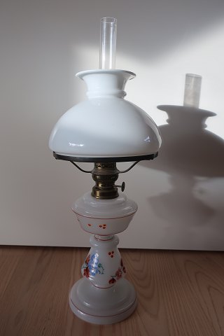 Antique Opalinelampe (lamp)
About 1880
Very beautiful 
In a very good condition
