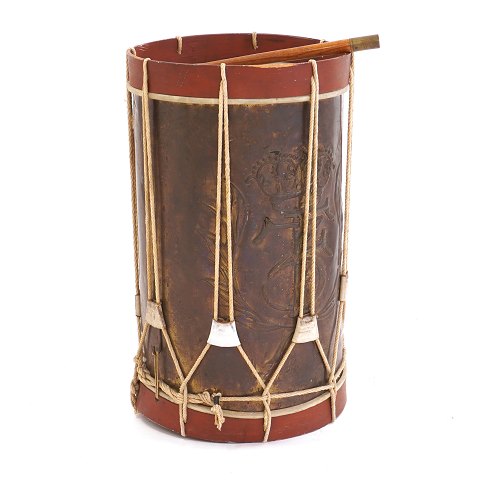 Danish Drum with Royal monogram of Frederik III 2. 
half of the 17. century. H: 66cm. D: 39cm