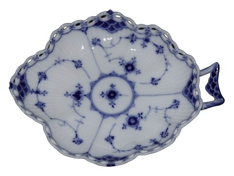 Blue Fluted Full Lace
Rare dish