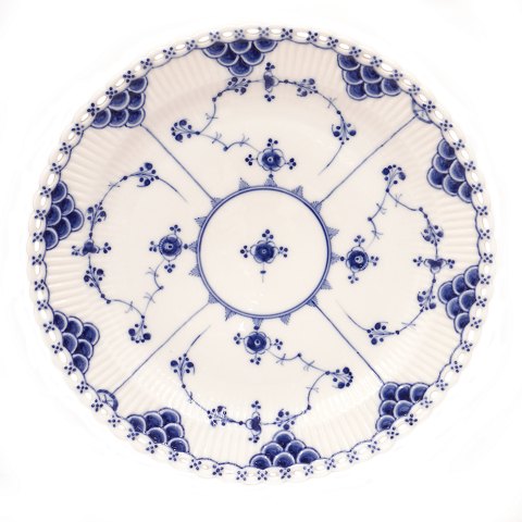 Set of eight 19th century blue fluted full lace 
plates. 1870-1890. D: 24,5cm