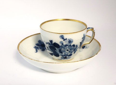 Königliches Kopenhagen. Blaue Blume, mit Gold. Kleine Kaffeetasse. Modell 1549. 
(1 Wahl). Gold lässt sich leichter tragen