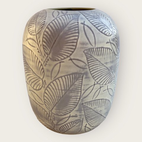 Royal Copenhagen
Nils Thorsson
Vase with leaf pattern
*DKK 8,500