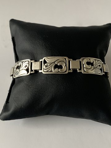 Elegant Armbånd i Sølv
Stemplet 830S 
Længde 19,7 cm