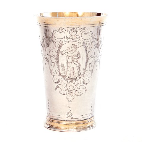 Important silver renaissance silver cup partly 
gilt by Franz von Dort I, 1632-65, Hamburg. H: 
17cm. W: 323gr