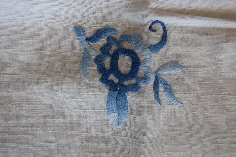 Old table clothWith embroidery in colours - made by handIs very beautiful with the service from Royal CopenhagenAbout 137cm x 117cmIn a good condition