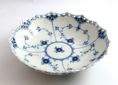 Royal Copenhagen. Blue fluted, full lace. Round bowl. Model 1018. Height 6 cm. 
Diameter 21 cm. (1 quality)