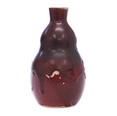 Patrick Nordström für Royal Copenhagen, 
Steinzeugvase. Signiert und datiert 13.8 1921. H: 
21cm