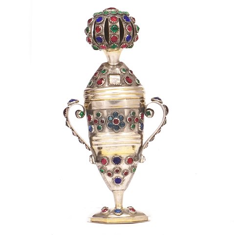 Very large Danish silver vinaigrette circa 1830 by 
Dethlefsen, Sonderburg. H: 15cm