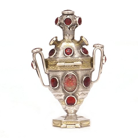 Silver vinaigrette by Poul Hansen, Tønder, 
Denmark. H: 11cm