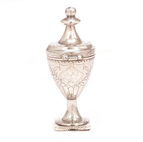 Danish silver vinaigrette by Peter Christian 
Clausen, Kolding, 1761-1811. H: 8,7cm