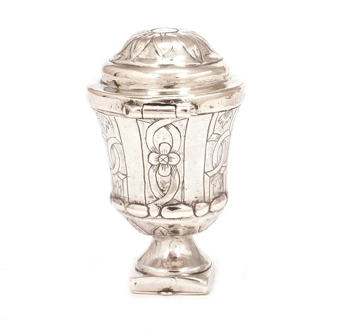 Danish silver vinaigrette by Sivert Thorsteinsson, 
Copenhagen, 1742-99. H: 5,7cm