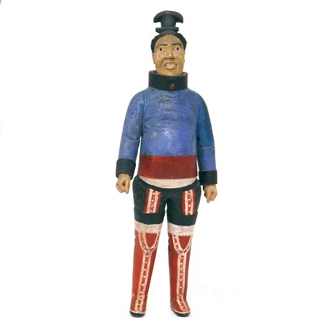 Johannes Kreutzmann figur. Johannes Kreutzmann, 
1862-1940, figur af træ forestillende gravid 
grønlandsk kvinde. Hjembragt af Knud Rasmussen. H: 
44cm