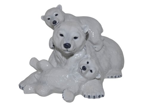 Royal Copenhagen figurine
Polar bear with two cubs