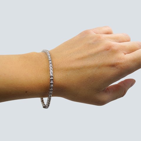 A tennis bracelet in 18k white gold set with diamonds