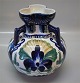 Aluminia kunstfajance 
Aluminia Fajance 189-147 Stor blå blomst på marinevase 23 x 20 cm Omkring 
1902-1910