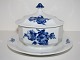 Blue Flower Angular
Lidded bowl for butter with underplate