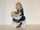 Bing & Grondahl figurine
Girl holding flowers