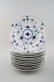 Bing & Grondahl Blue Fluted number 326.6.
12 plates with reticulated/pierced edge.