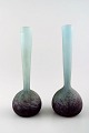 ANDRÉ Delatte FOR DAUM, NANCY. A PAIR OF SOLIFLORE ART GLASS VASES IN BLUE AND 
VIOLETTE NUANCES.