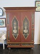 Baroque wardrobe, from Sønderjylland (Nordschleswig), year 1744 (appears from 
the decoration). 
The wardrobe is "exposed" by a professional restorer until the painting about 
1780, however there are 4 squares with the original painting and year from 1744.