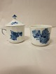 Royal Copenhagen, Blue Flower, Angular
Mustard pot with the lid or cream cup without a 
handle, 1. grade
Kongelig/RC-nr. 8570 (Mustard pot) og 8586 (lid) 
samt 8566 (cream cup)
We have a good choice of Blue Flower