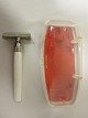 Gillette razor tool / shaving tool
An old Gillette razor tool / shaving tool
L: 14cm, B: 6cm, H: 3,5cm
We have a large choice of things for the shaving, tools for hairdressers etc.
Please contact us for further information