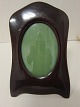 Photo frame, old, made of mahogany and with curved 
glass
In a good condition and the glass is whole
About 1900
23,5cm x 15,5cm
We have a large choice of photo frames
Please contact us for further information