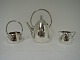 Lundin Antique 
presents: 
Tea 
service
Sterling (925)
3 parts
Mini set with 
crowned 
monogram HH
