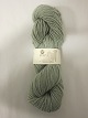 Roving er et naturprodukt af højeste kvalitet fra  
sydafrikanske angorageder blandet med den fineste 
merino fra får.
Den viste farve er: Te-grøn,  Farvenr. 4023
Prisen er pr. nøgle med 100 gram Roving