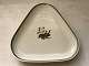 Royal Copenhagen
Hjertegræs
Quaking Grass
Triangular dish
# 884/9721
* 100DKK